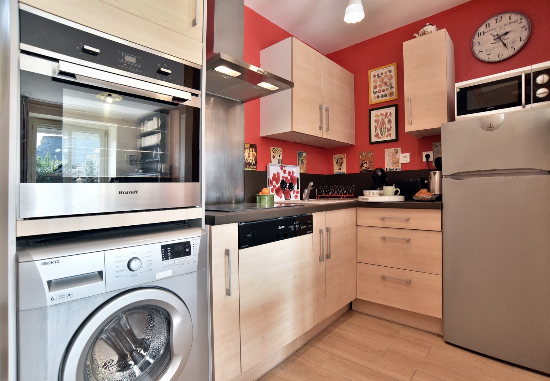 Cuisine toute équipée ouverte