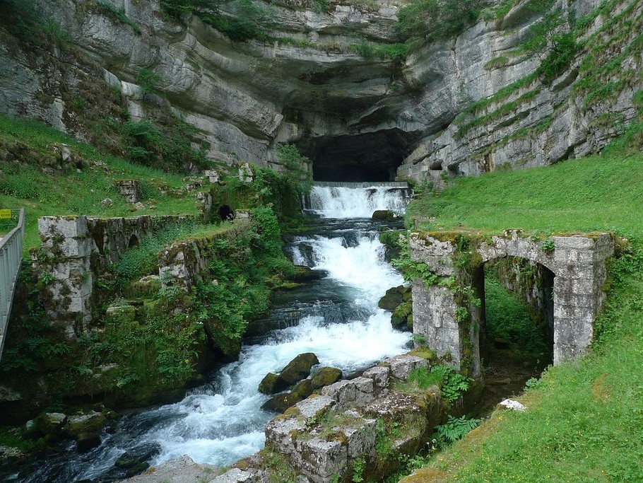 Source de la Loue (une belle balade au départ du village)