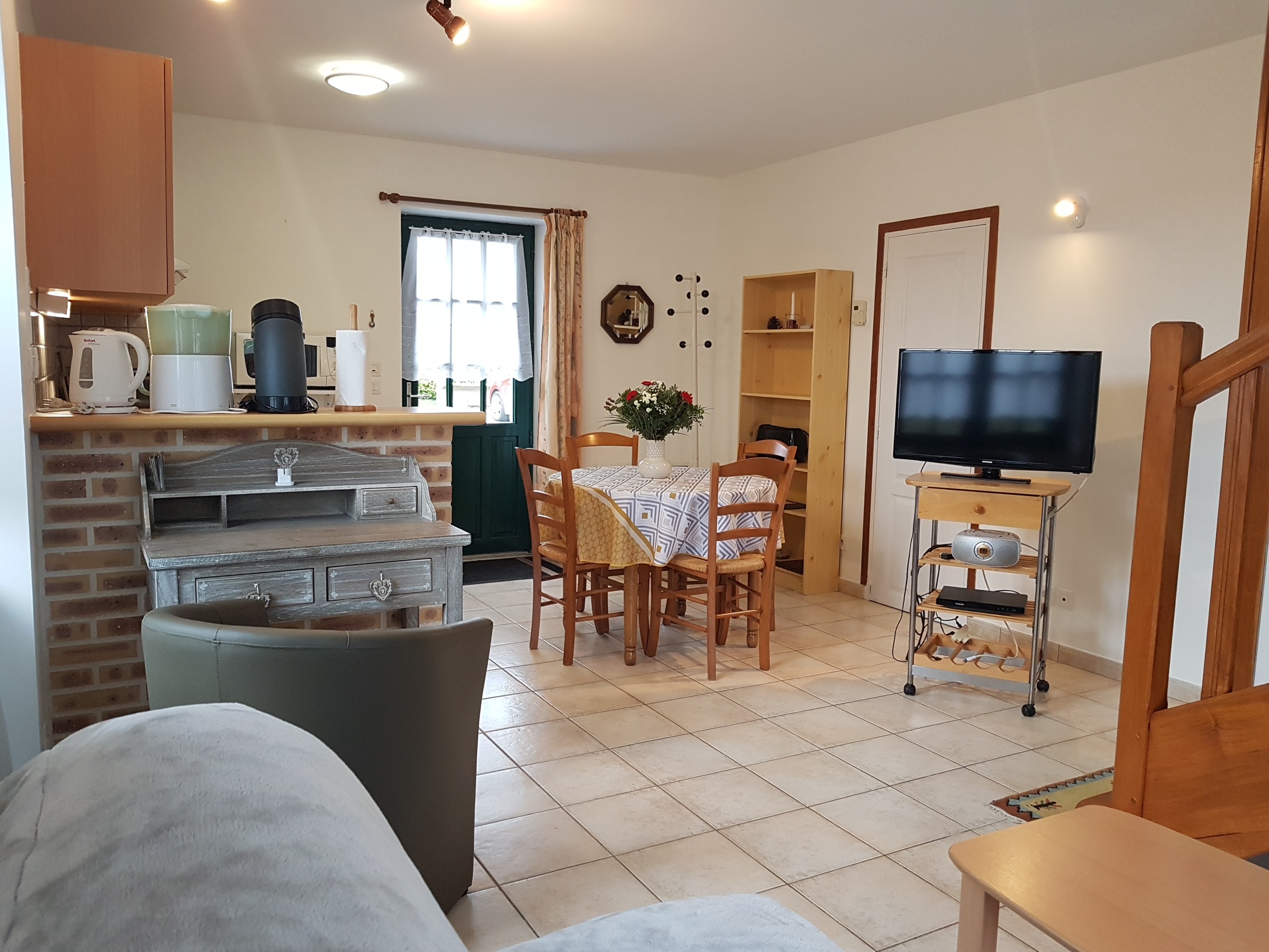 Ground floor living room with kitchen, lounge and living room