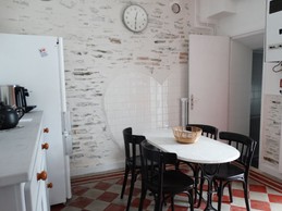 Accès à la salle d'eau par la cuisine