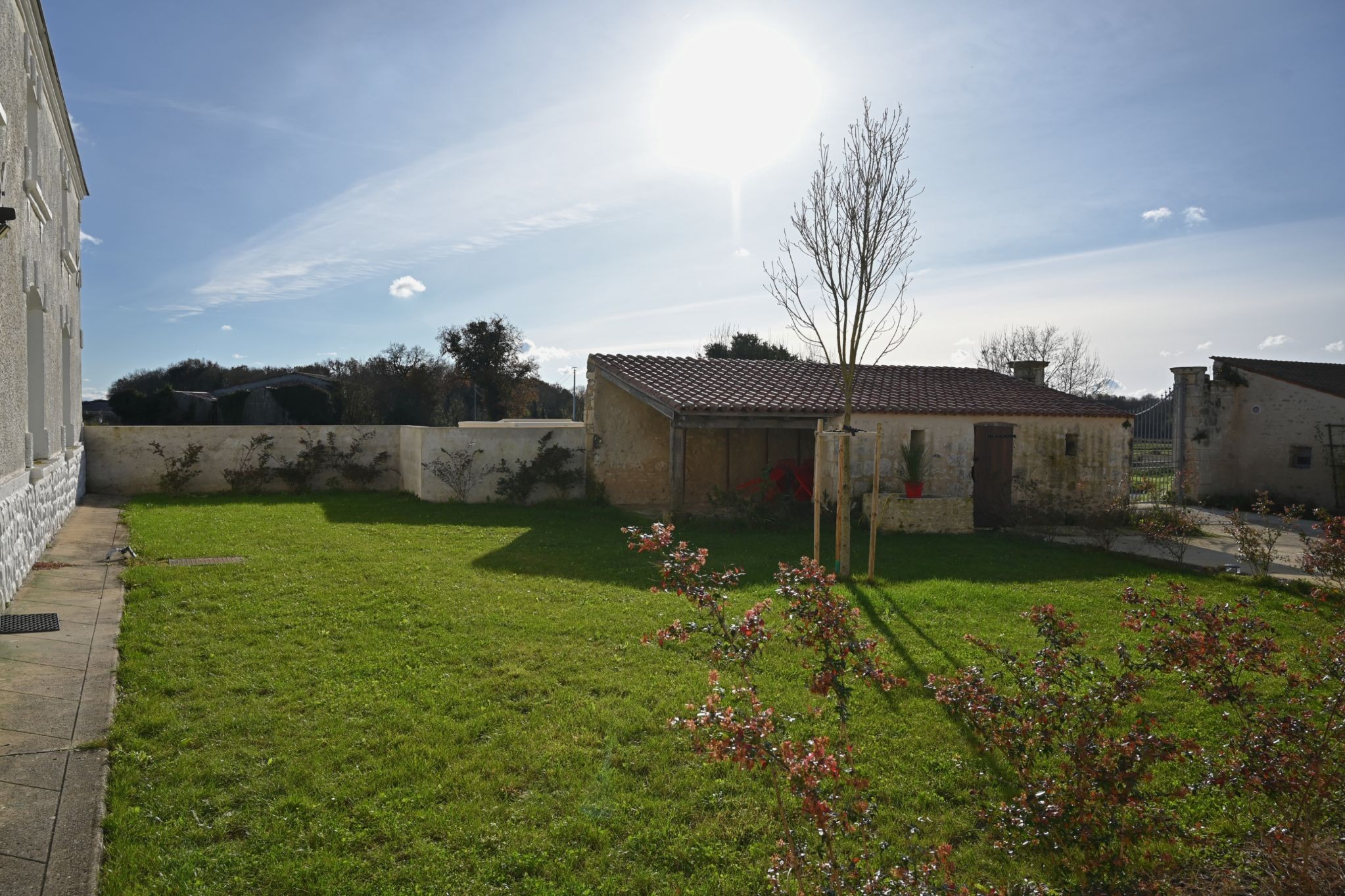 Le jardin devant le gîte