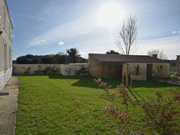 Le jardin devant le gîte
