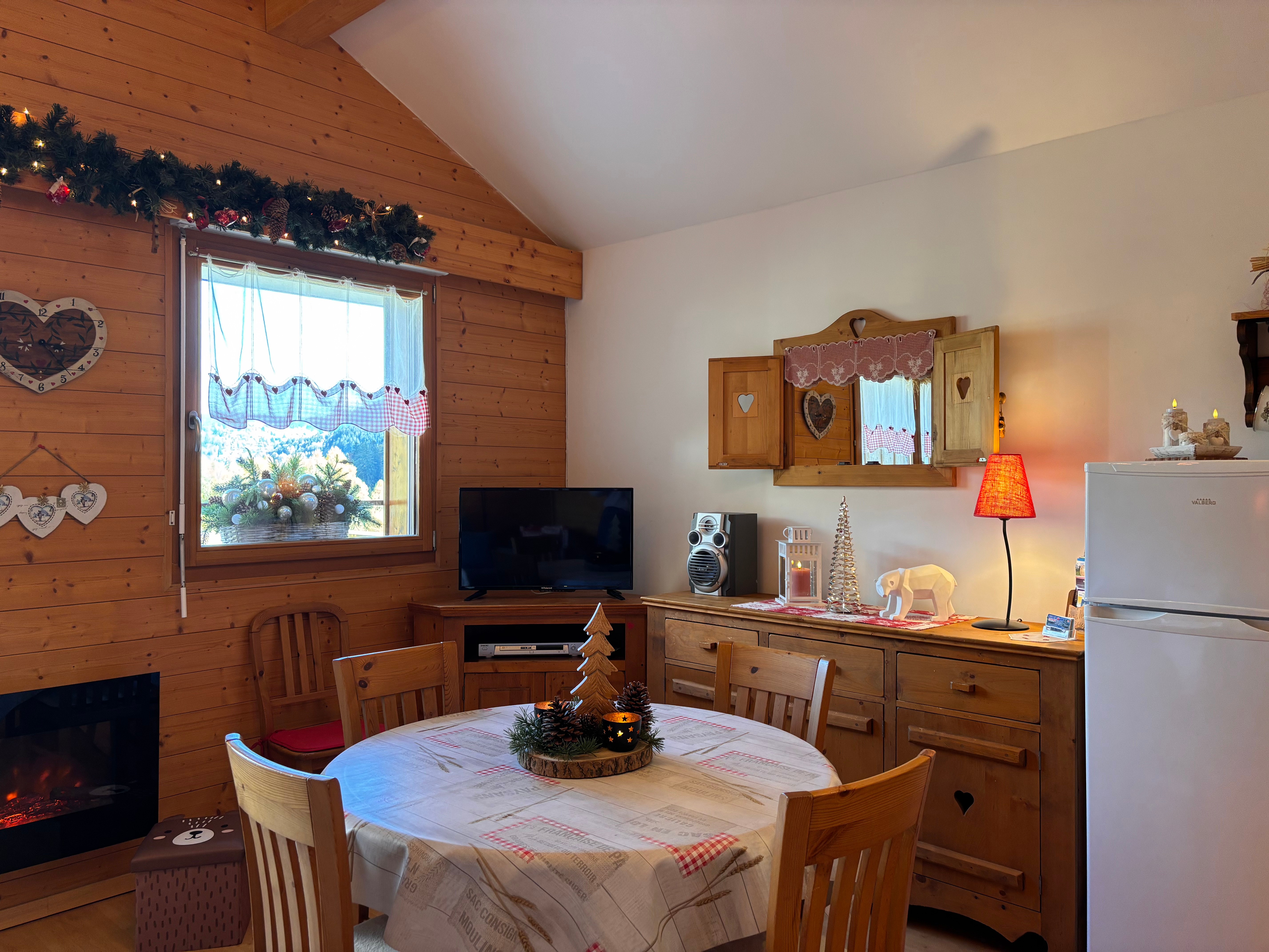 Séjour avec cheminée électrique - Appartement "Coup de Cœur" à Gérardmer