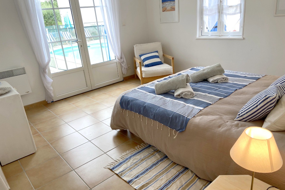 Chambre dans la dépendance avec lit en 160