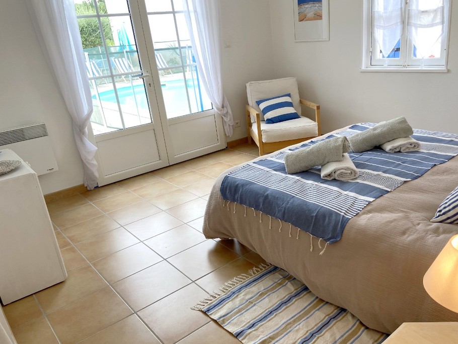 Chambre dans la dépendance avec lit en 160