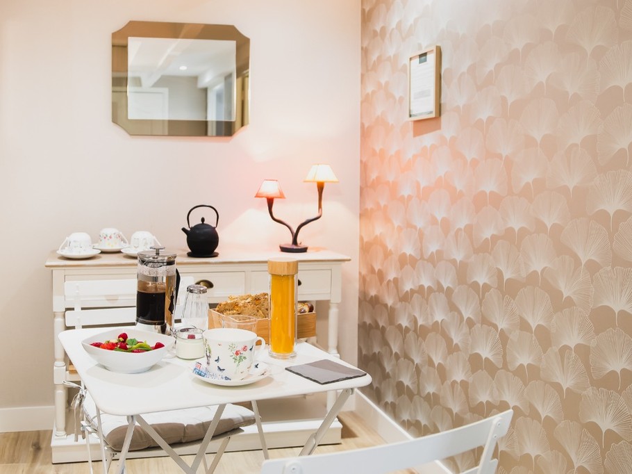 Breakfast room adjoining the room and herbal tea room at your disposal during your stay.