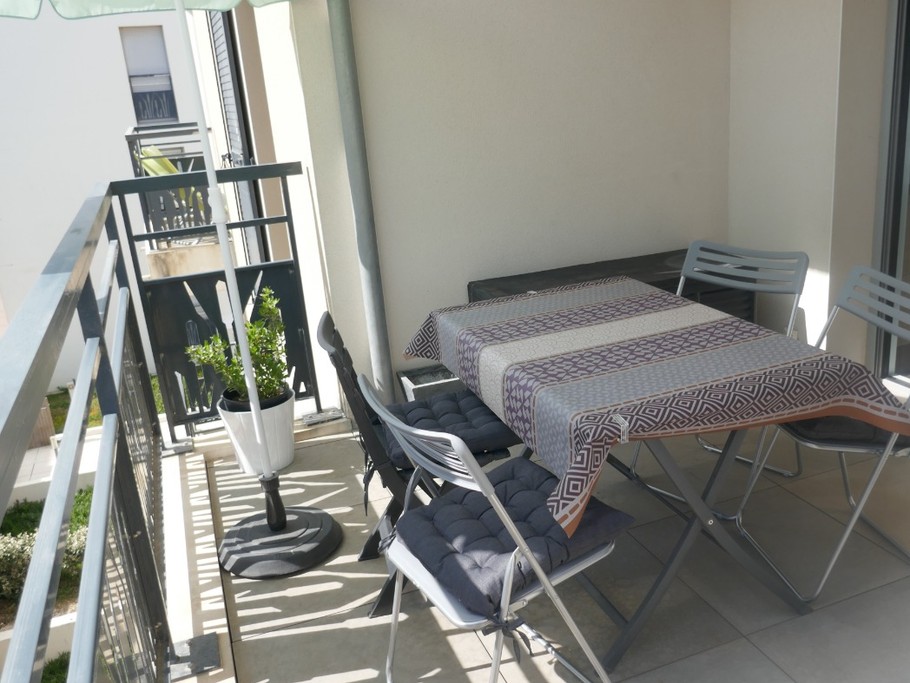 Terrace with garden furniture and side sea view