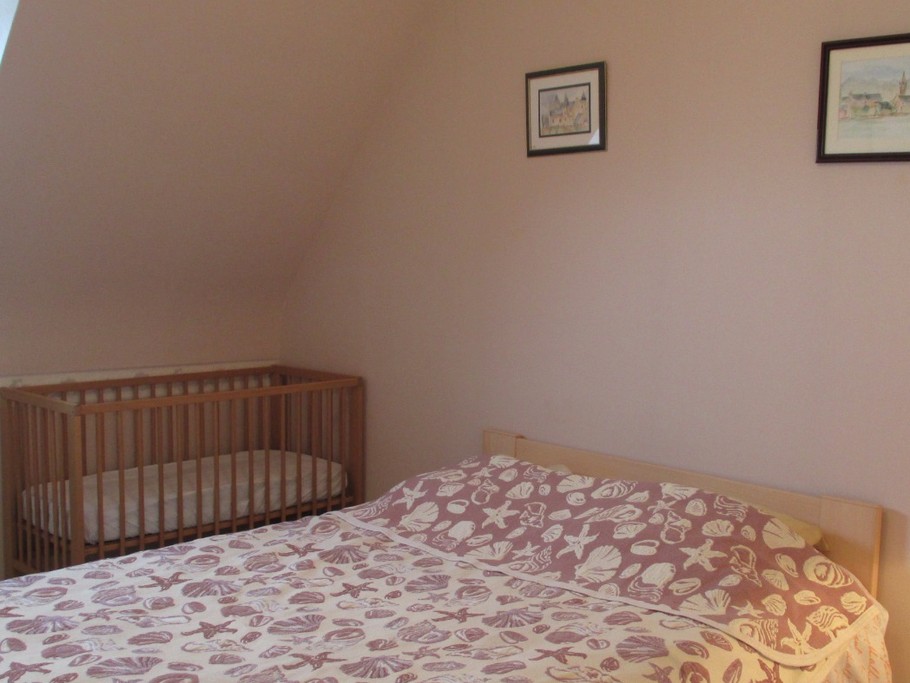 La chambre N° 1 AVEC lit 140 ET LIT BB