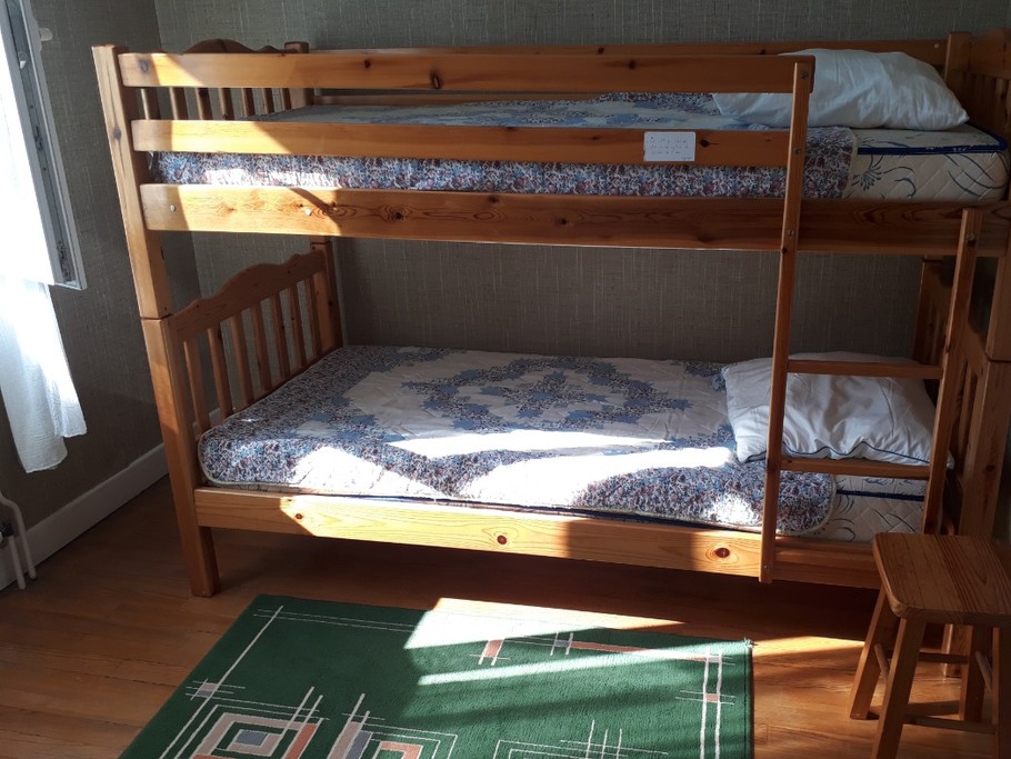 La chambre équipée de 2 lits