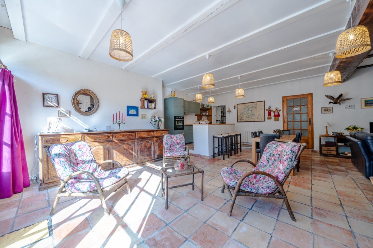 Gîte les Cougnas, entrée avec fauteuils confort