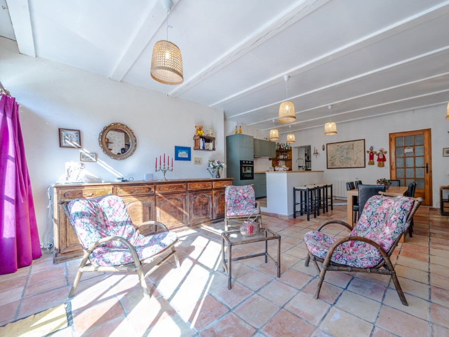 Gîte les Cougnas, entrée avec fauteuils confort