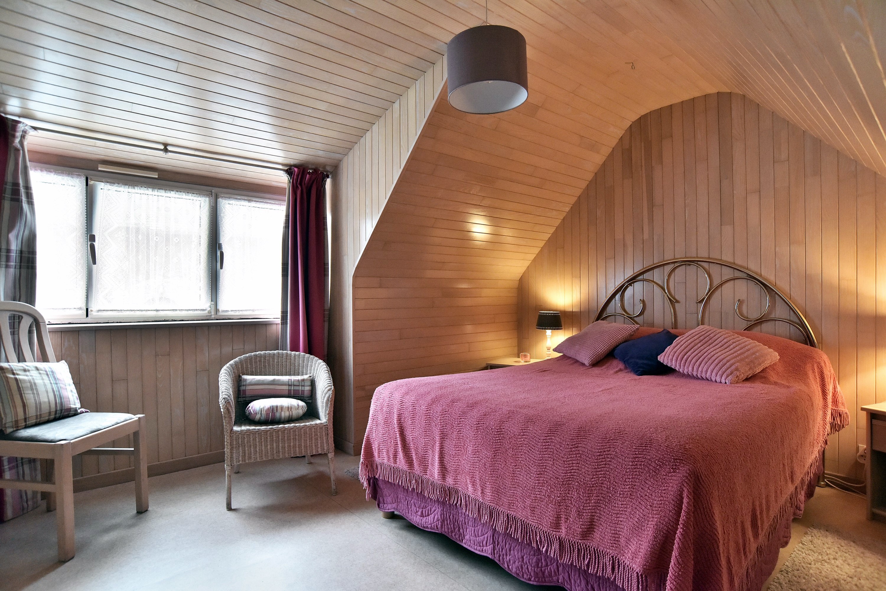 Chambre pour 2 personnes (lit 140 cm) avec TV.