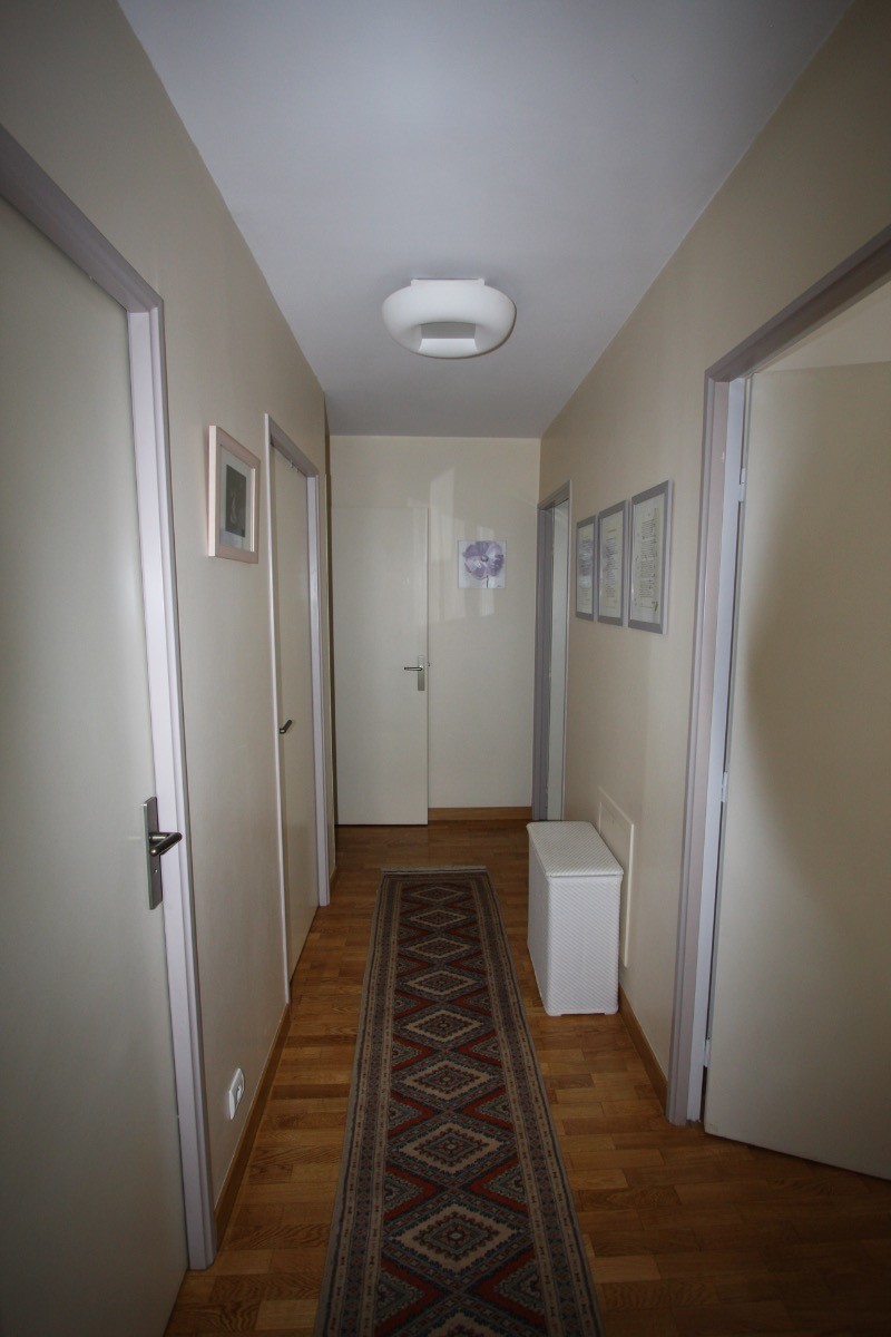 couloir distribuant l'espace nuit et salle de bain