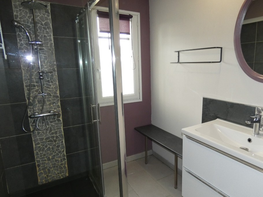 la salle d'eau du rdc