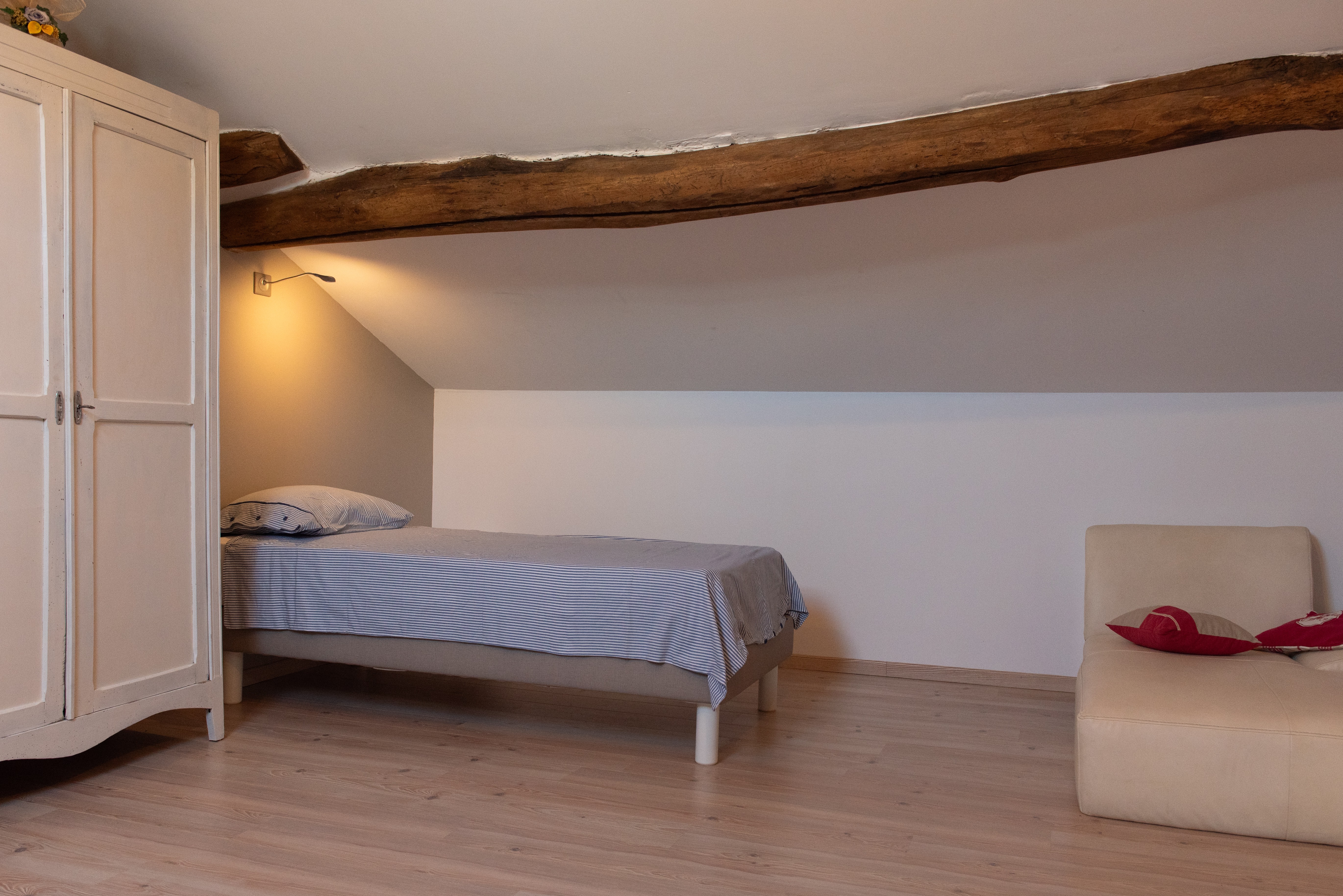 2ème Chambre à l'étage avec séparation rideau possible