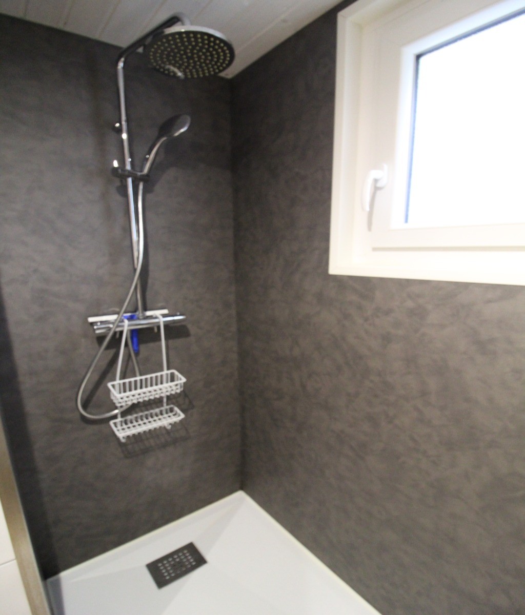 salle de bains rez de chaussée (douche,wc)