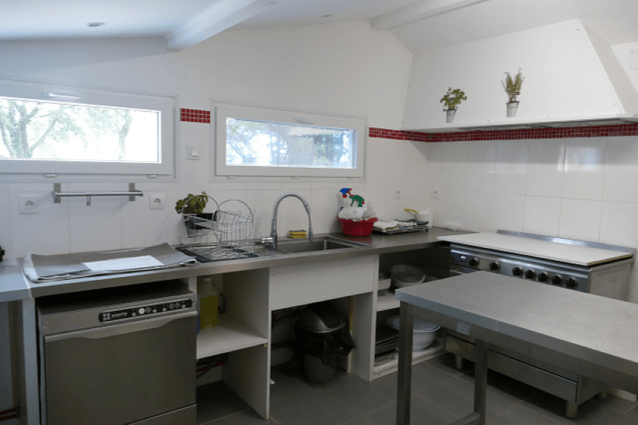 Cuisine professionnelle Village de Gîtes Les Collines d'Eyvigues 24580 Salignac Eyvigues Clévacances