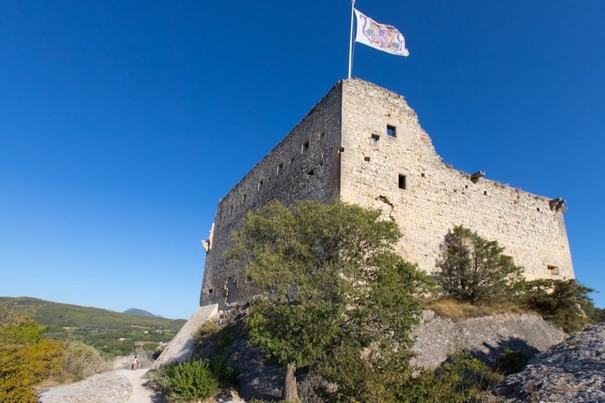 Château médiéval de Vaison la Romaine ©F. De Gardebosc