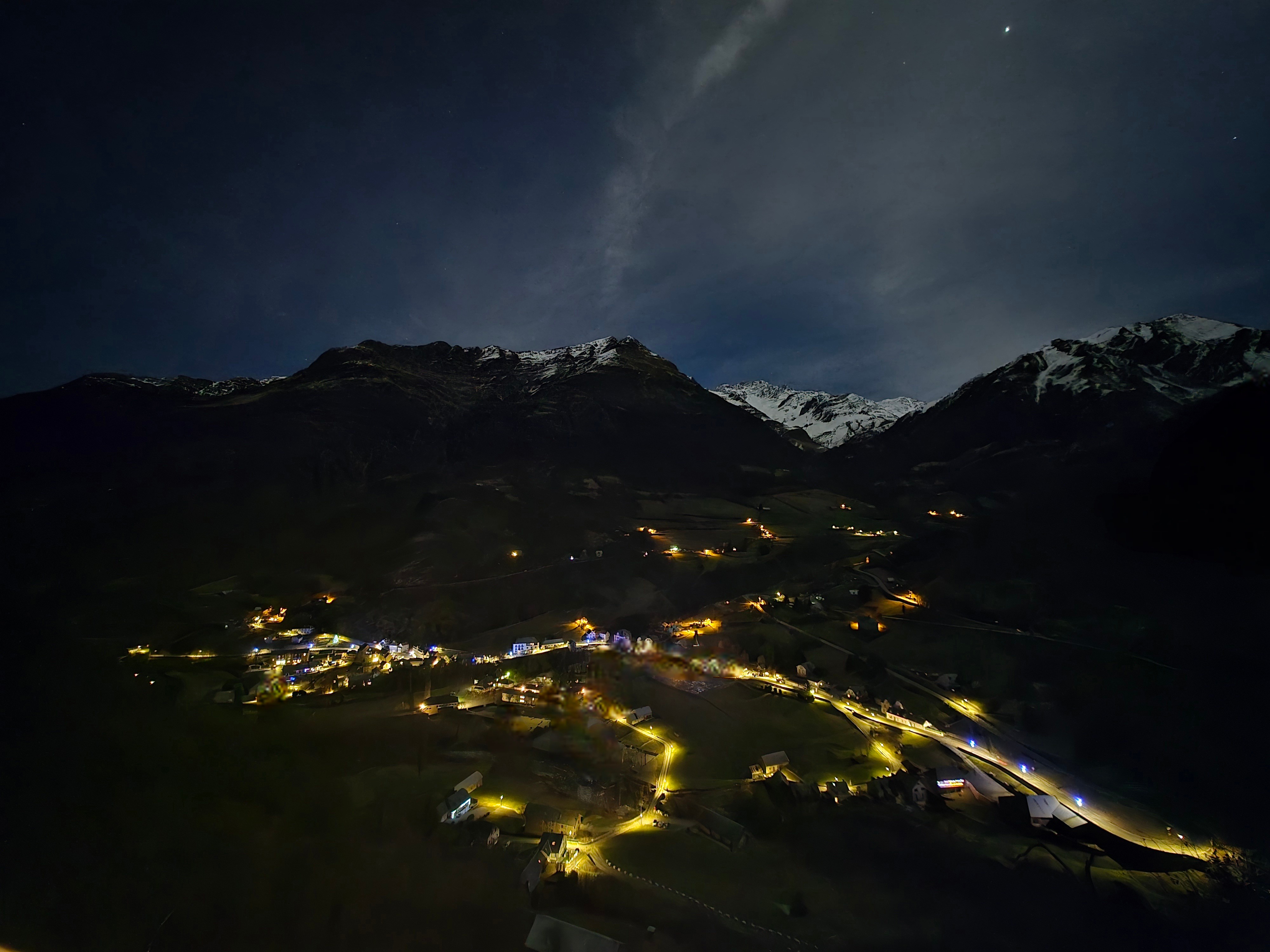Gèdre by night