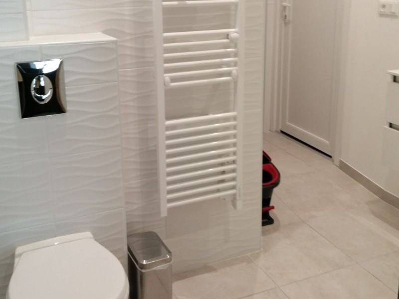 WC et sèche serviettes électrique