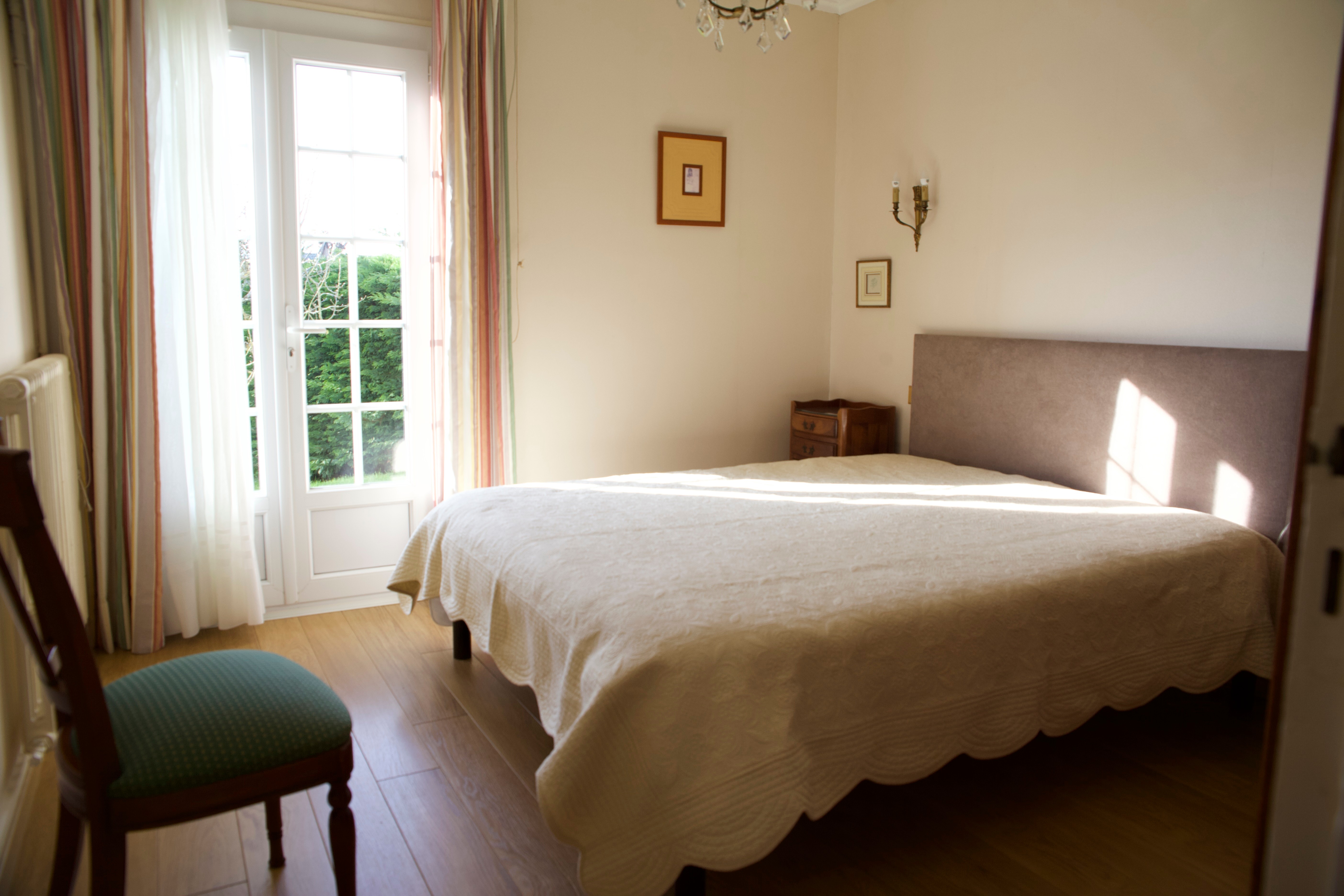 Double bedroom opening onto the garden