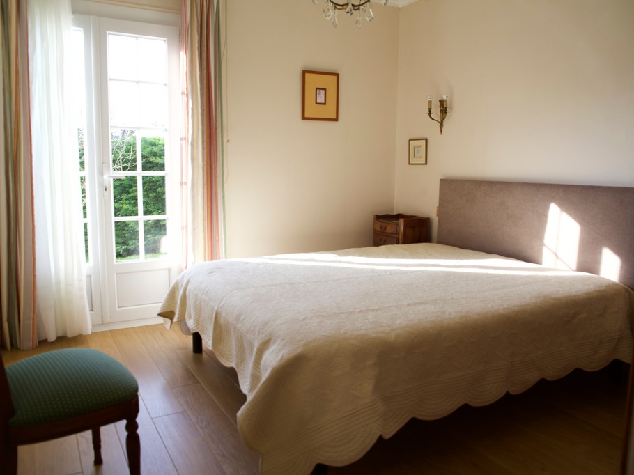 Double bedroom opening onto the garden