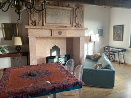 la cheminée le blason bleu.