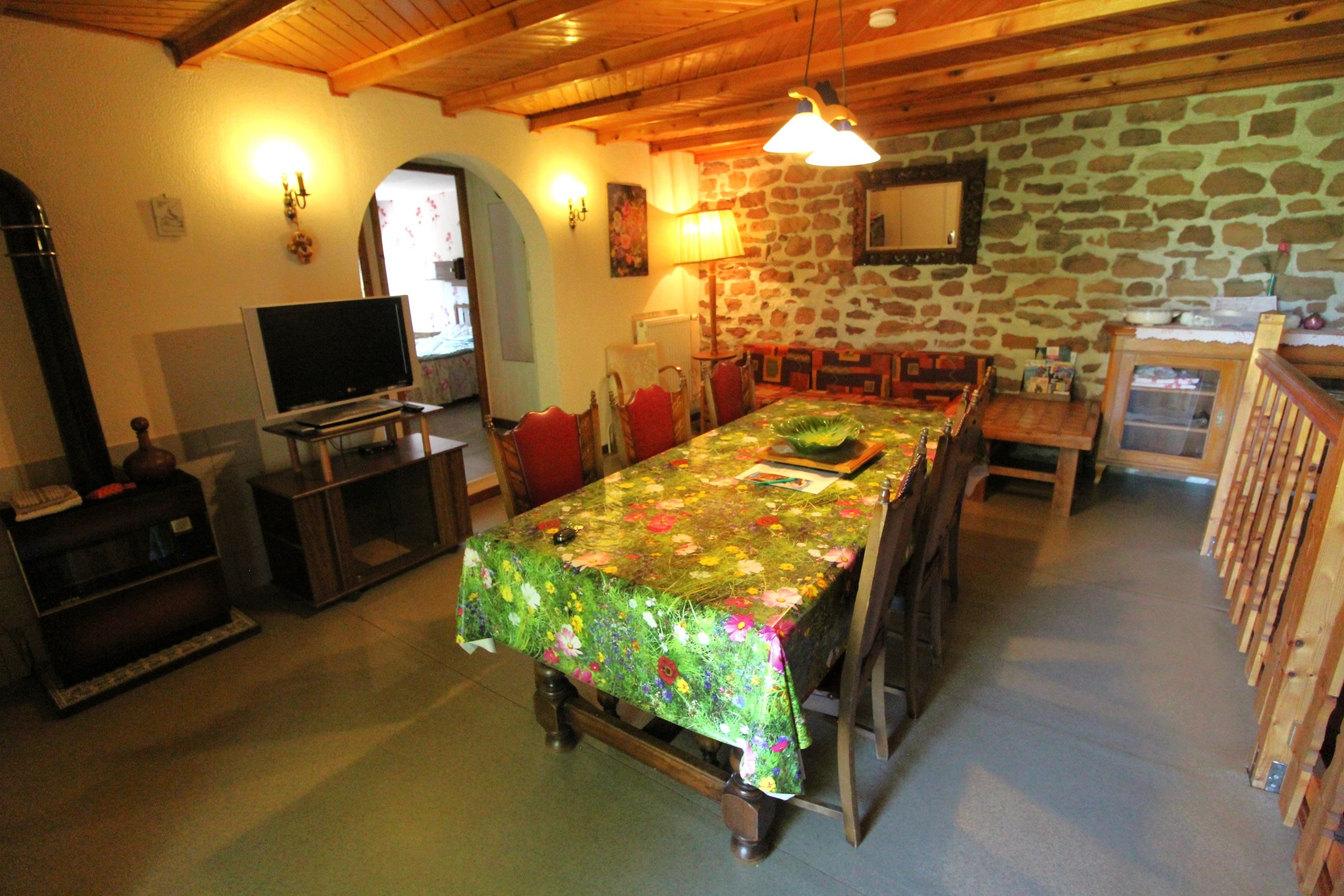 Salon/ séjour - Gîte du Han à Saint-Remy, Vosges – Appartement nature, jardin, terrain pétanque