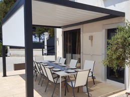 Bastide 8 personnes, piscine, jacuzzi, billard à Saint Cyr sur Mer- la pergola avec le 2 stores