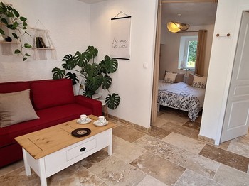 Salle de sejour, chambre, salle d'eau