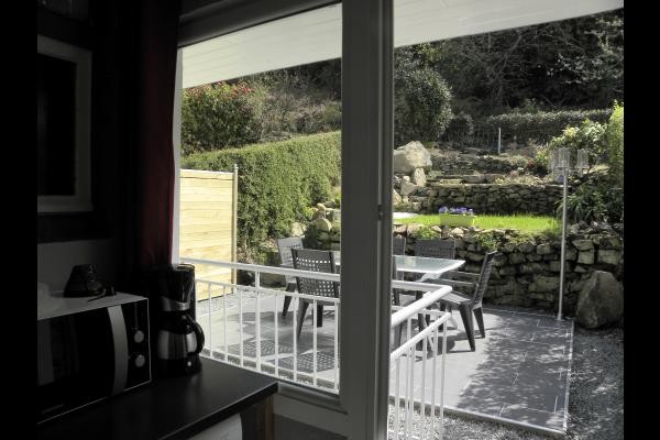 MENES location Perros-Guirec Cuisine accès direct au jardin