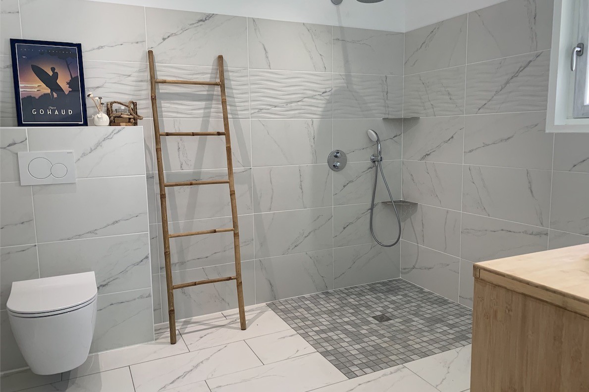 Salle d'eau accès PMR, attenante à la chambre 2