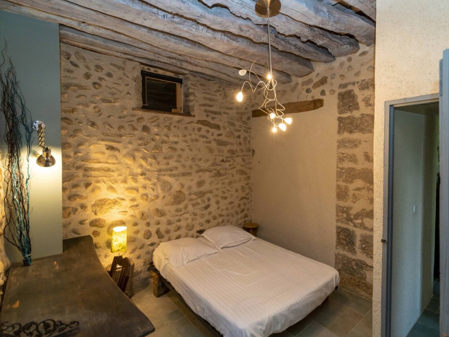 Chambre Chandra au rez-de-chaussée, 1 lit 160 ou 2x80 (option pour les personnes ayant des difficultés à monter les escaliers)