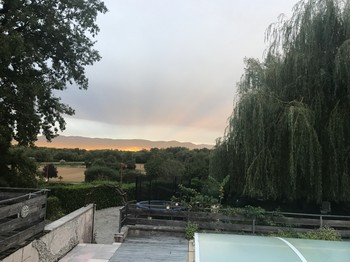 Les montagnes du Bugey depuis la piscine.