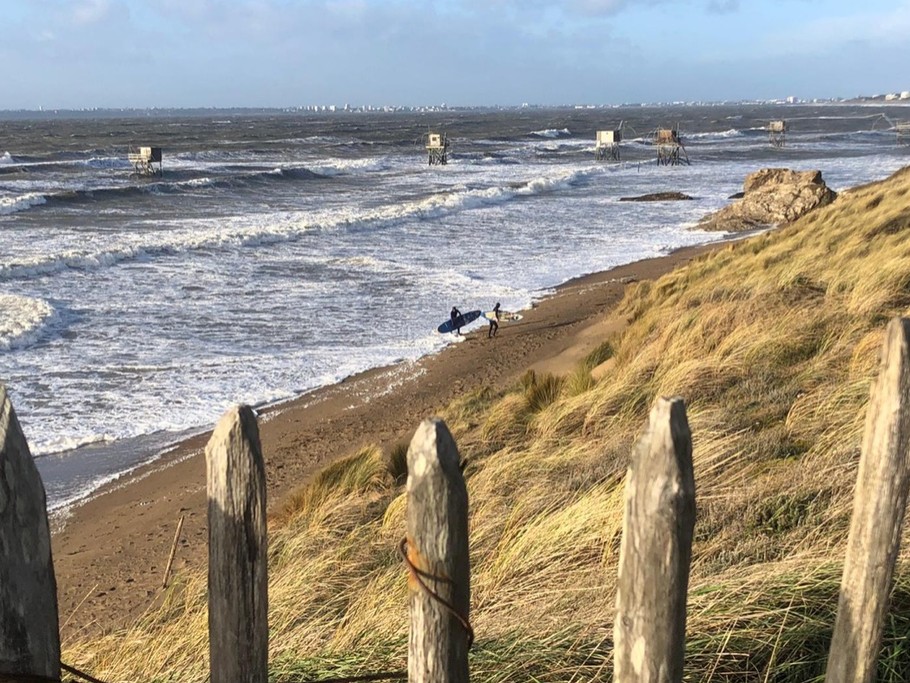 Il y a toujours quelque chose à faire au bord de la mer, par tous les temps...