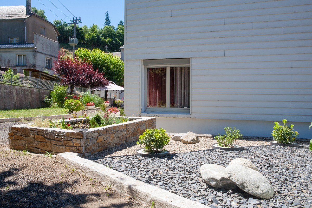 jardin végétal devant la fenetre de la chambre