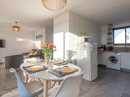 SALLE A MANGER ET CUISINE ÉQUIPÉE