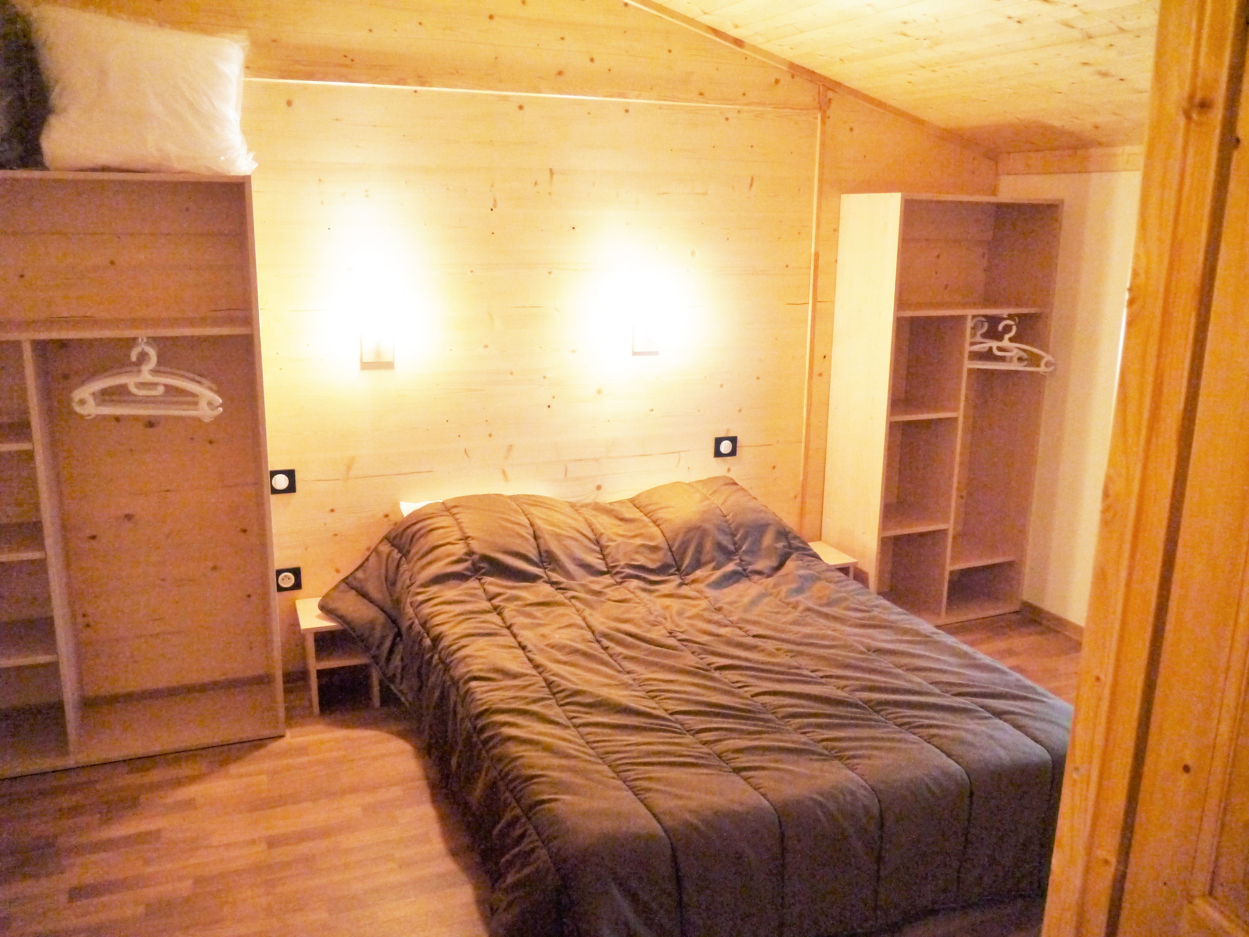 Chalet 42 double bed PMR