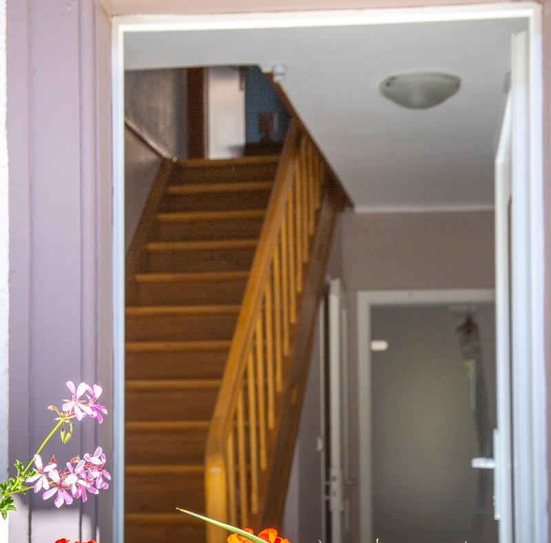 Escalier vers l'étage et les chambres
