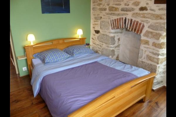 Lit de 140 x 190 avec chevet