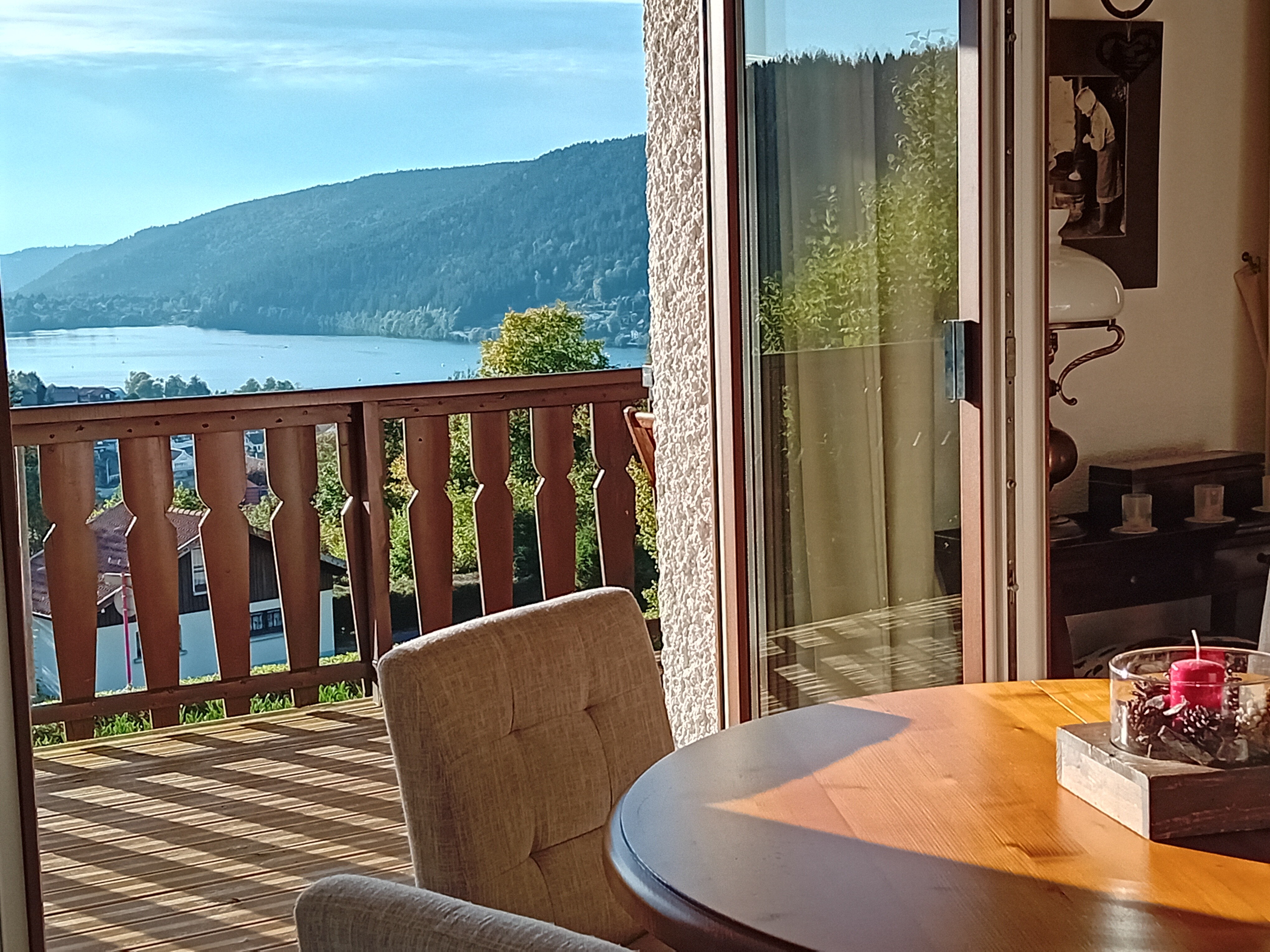 Le séjour vue sur le lacc