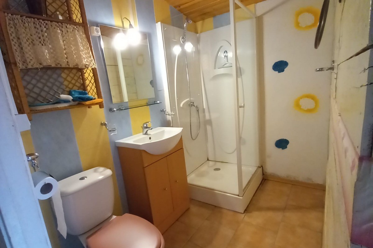 Salle d'eau et WC chambre Eglantine attenante a la chambre