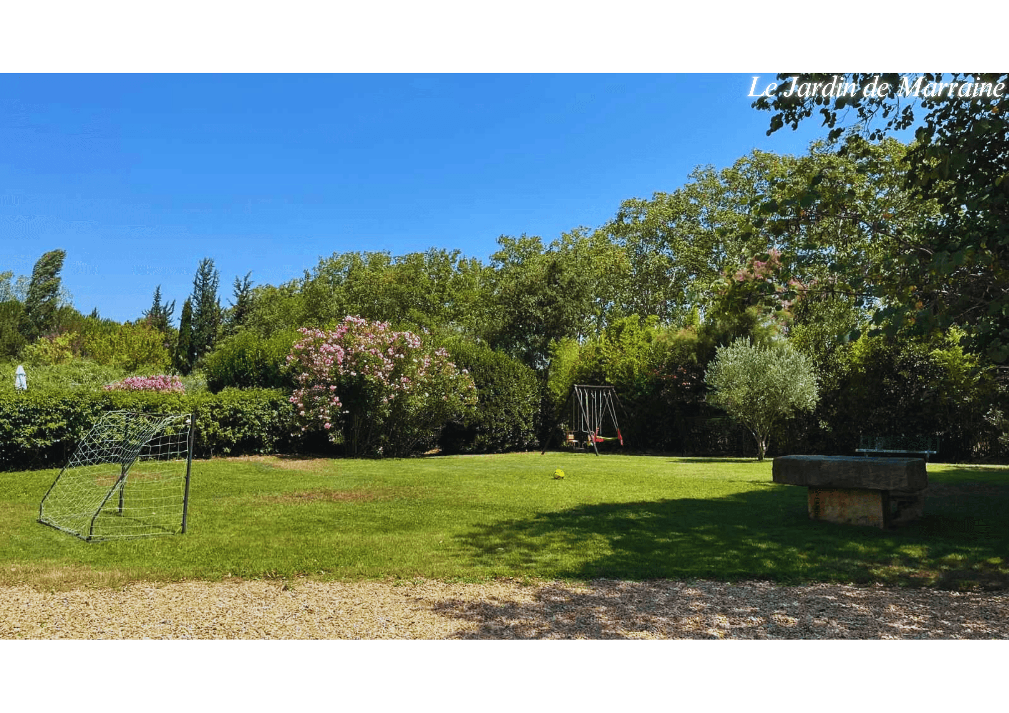 Jardin et balançoires
