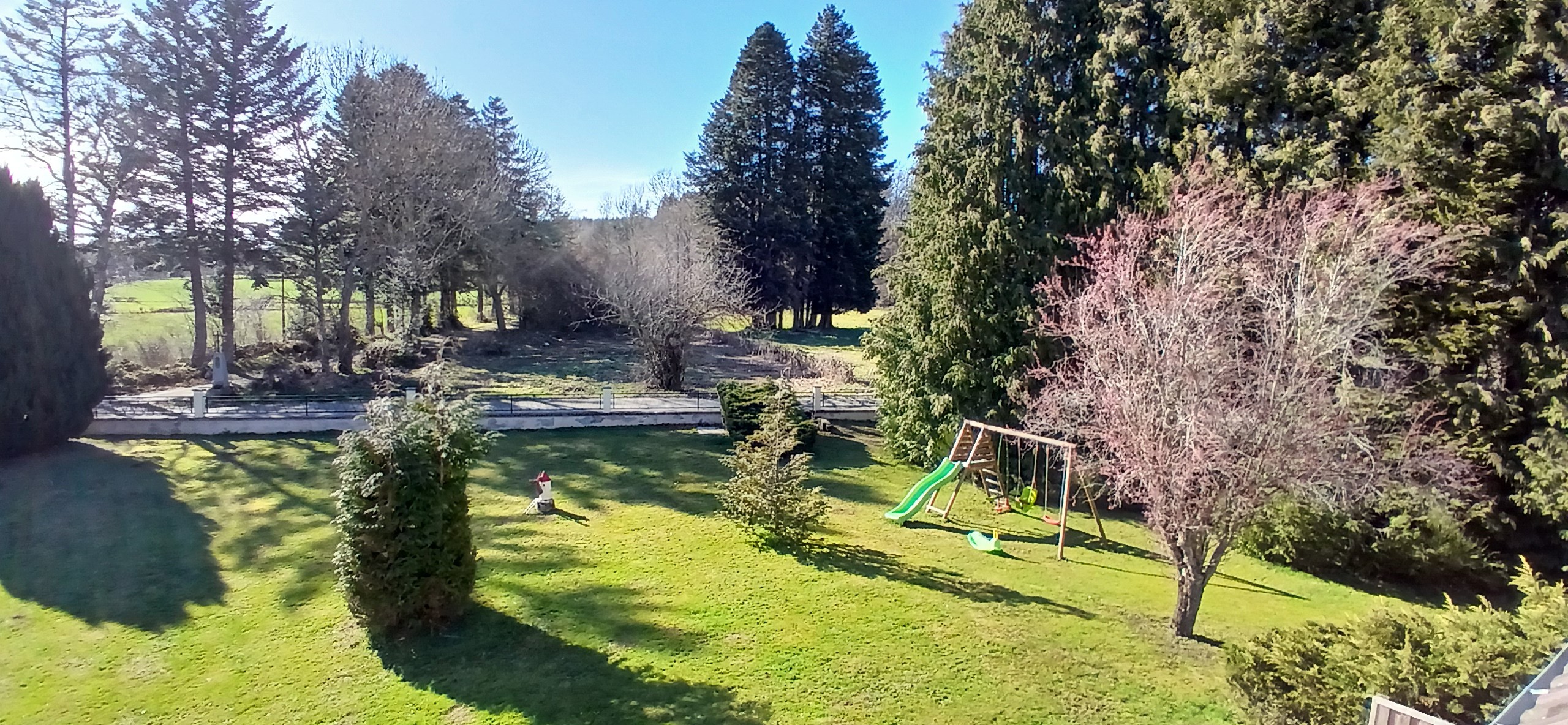 L'Hirondelle, Flayat, Creuse, Vue extérieure