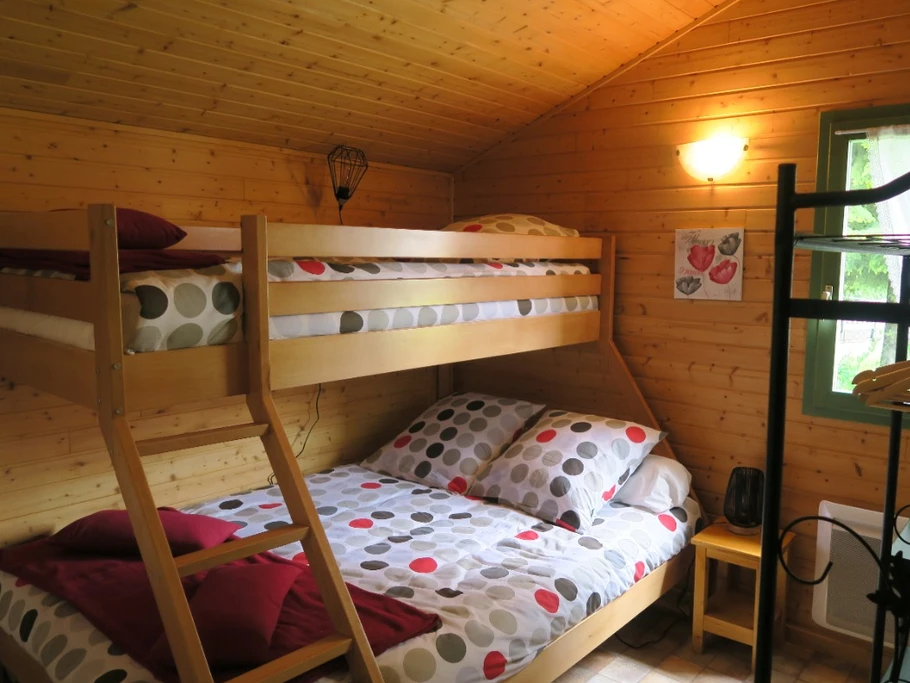 Chambre avec lits superposés