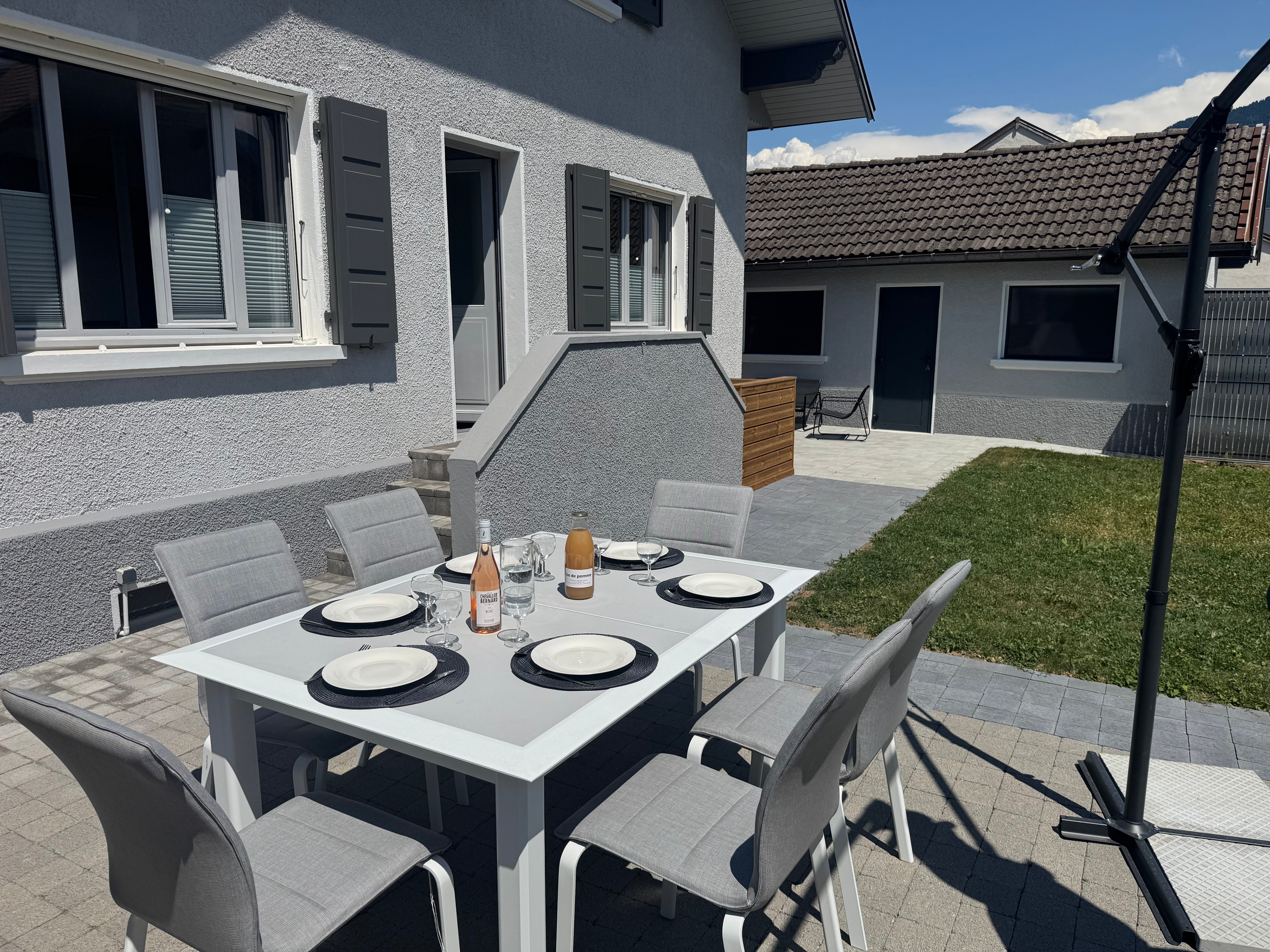 Coin repas extérieur et terrasse