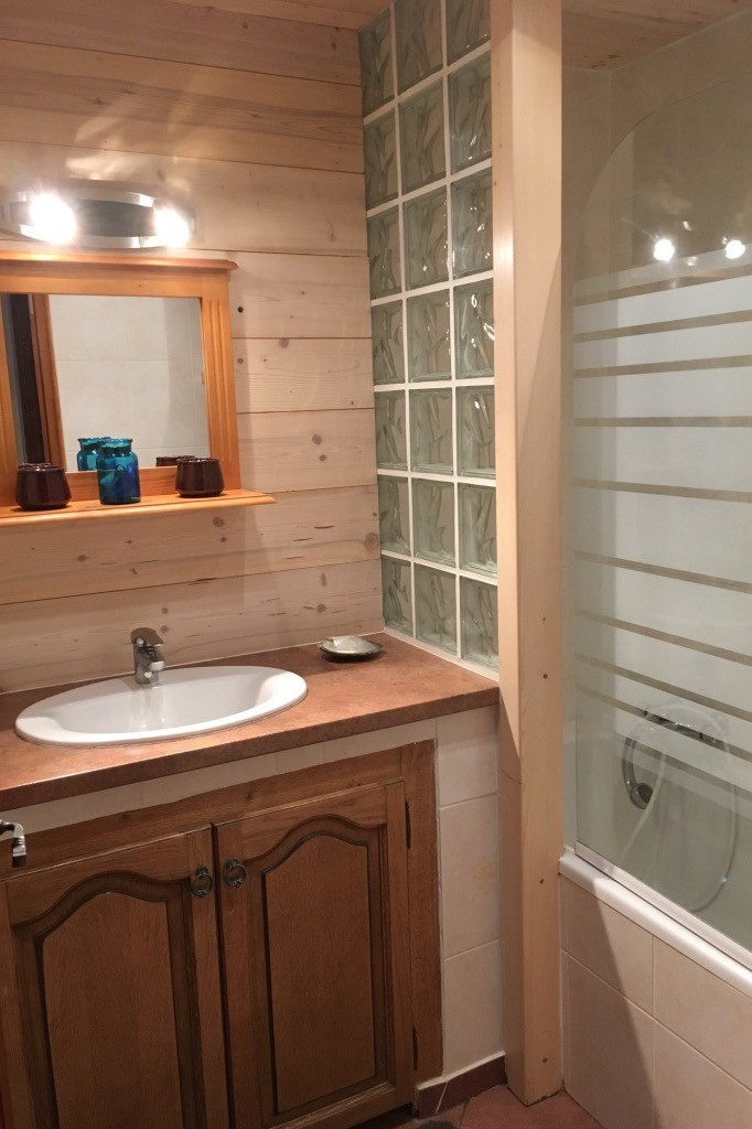 Chalet Lou Murgis - station de ski Saint Sorlin d'Arves en Savoie - domaine skiable Les Sybelles - salle de bain