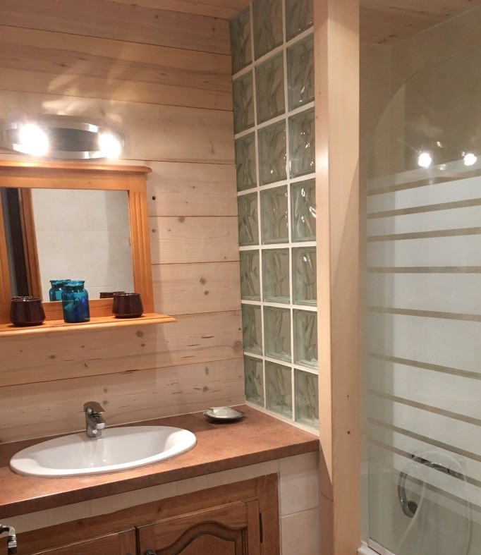 Chalet Lou Murgis - station de ski Saint Sorlin d'Arves en Savoie - domaine skiable Les Sybelles - salle de bain