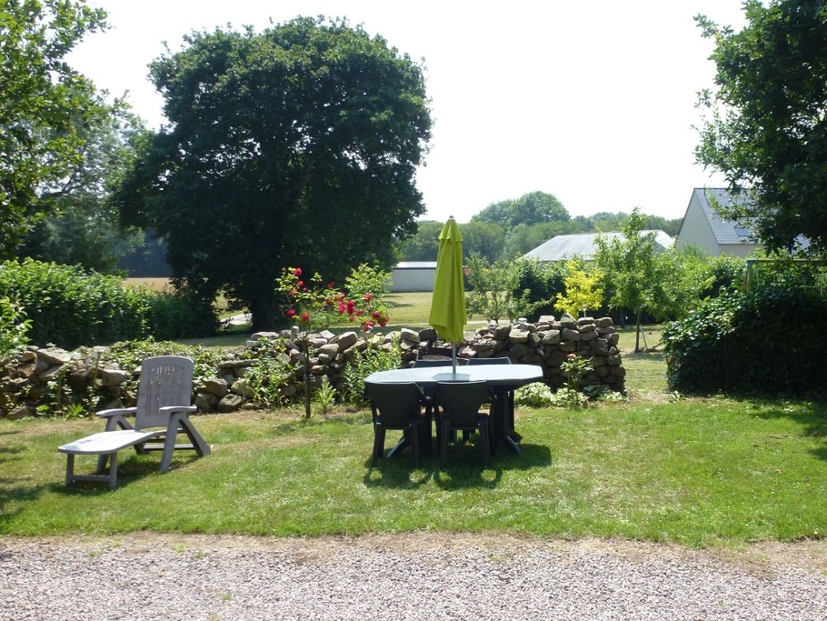 COUR PRIVATIVE AU GITE