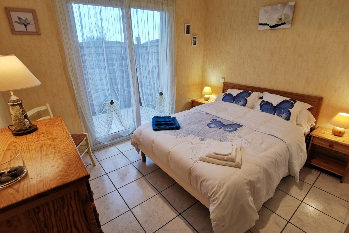 RDC: Chambre 1 avec lit 140